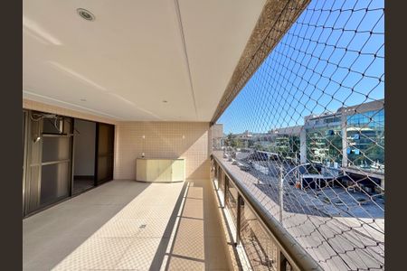 Apartamento à venda com 117m², 3 quartos e 2 vagas Apartamento à venda com 117m², 3 quartos e 2 vagasVaranda