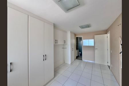 Apartamento à venda com 117m², 3 quartos e 2 vagas Apartamento à venda com 117m², 3 quartos e 2 vagasSuíte
