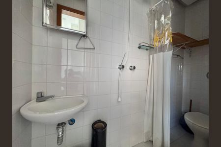 Apartamento à venda com 117m², 3 quartos e 2 vagas Apartamento à venda com 117m², 3 quartos e 2 vagasCozinha e Área de Serviço - Banheiro