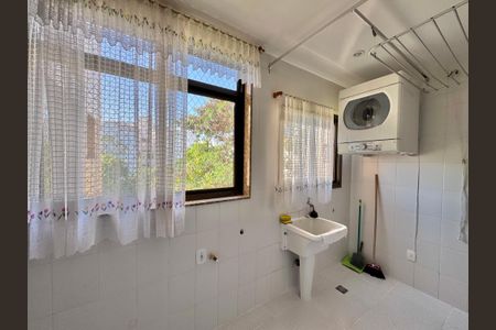 Apartamento à venda com 117m², 3 quartos e 2 vagas Apartamento à venda com 117m², 3 quartos e 2 vagasCozinha e Área de Serviço