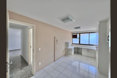 Apartamento à venda com 117m², 3 quartos e 2 vagas Apartamento à venda com 117m², 3 quartos e 2 vagasSuíte