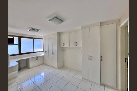 Apartamento à venda com 117m², 3 quartos e 2 vagas Apartamento à venda com 117m², 3 quartos e 2 vagasSuíte
