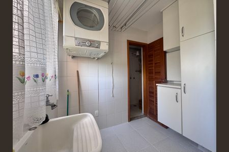 Apartamento à venda com 117m², 3 quartos e 2 vagas Apartamento à venda com 117m², 3 quartos e 2 vagasCozinha e Área de Serviço