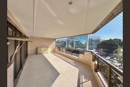 Apartamento à venda com 117m², 3 quartos e 2 vagas Apartamento à venda com 117m², 3 quartos e 2 vagasVaranda