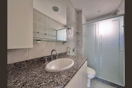 Apartamento à venda com 117m², 3 quartos e 2 vagas Apartamento à venda com 117m², 3 quartos e 2 vagasBanheiro da Suíte