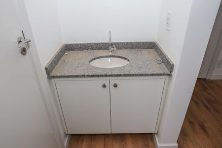 Banheiro de apartamento à venda com 1 quarto, 30m² em Várzea da Barra Funda, São Paulo