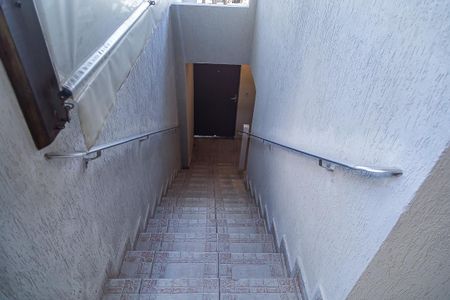 Casa à venda com 225m², 2 quartos e 2 vagasEscada