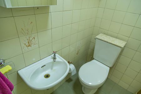 Casa à venda com 225m², 2 quartos e 2 vagasBanheiro de Serviço - Detalhe