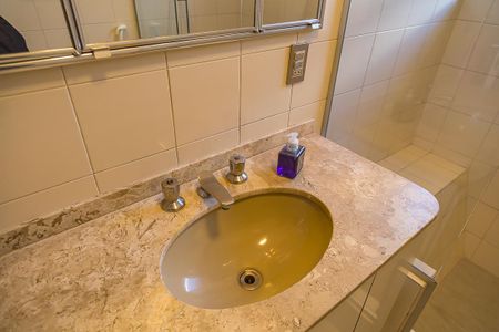 Casa à venda com 225m², 2 quartos e 2 vagasBanheiro Social