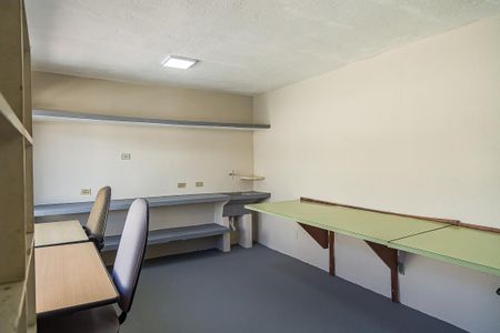 Casa à venda com 225m², 2 quartos e 2 vagasEscritório