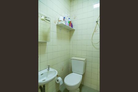 Casa à venda com 225m², 2 quartos e 2 vagasBanheiro de Serviço