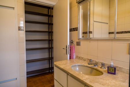 Casa à venda com 225m², 2 quartos e 2 vagasBanheiro Social