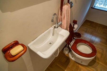 Casa à venda com 225m², 2 quartos e 2 vagasLavabo