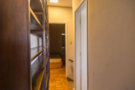 Casa à venda com 225m², 2 quartos e 2 vagasCorredor