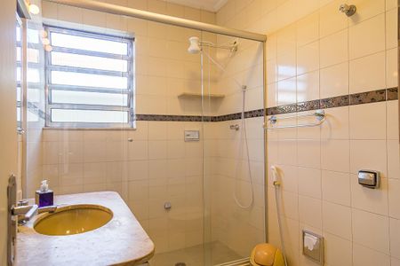 Casa à venda com 225m², 2 quartos e 2 vagasBanheiro Social