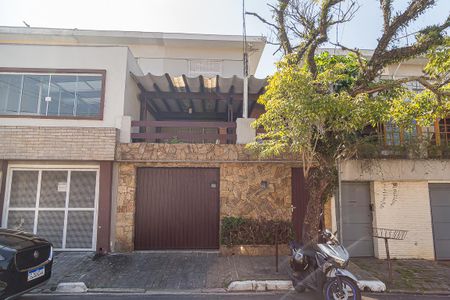 Casa à venda com 225m², 2 quartos e 2 vagasFachada