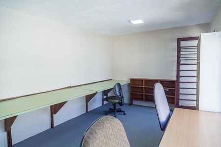 Casa à venda com 225m², 2 quartos e 2 vagasEscritório