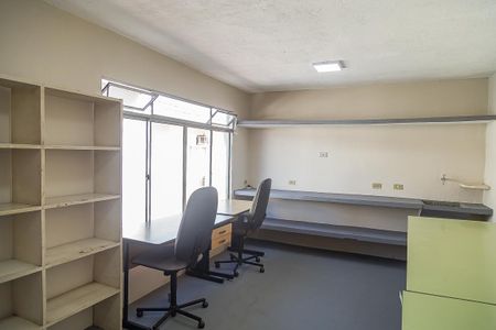 Casa à venda com 225m², 2 quartos e 2 vagasEscritório