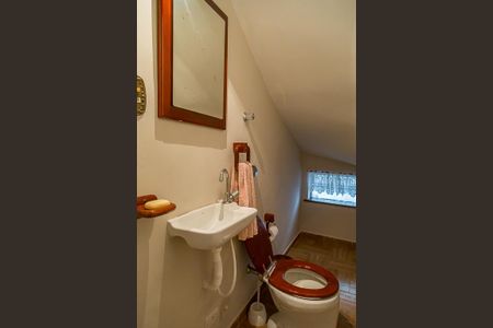 Casa à venda com 225m², 2 quartos e 2 vagasLavabo