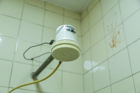 Casa à venda com 225m², 2 quartos e 2 vagasBanheiro de Serviço - Chuveiro