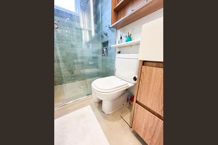 Apartamento à venda com 84m², 2 quartos e 2 vagas Apartamento à venda com 84m², 2 quartos e 2 vagasBanheiro da Suíte