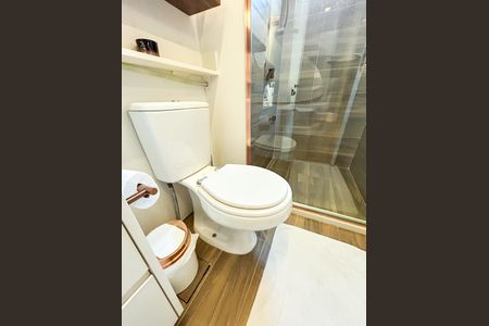 Apartamento à venda com 84m², 2 quartos e 2 vagas Apartamento à venda com 84m², 2 quartos e 2 vagasBanheiro