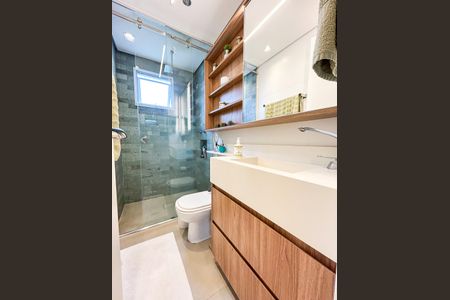 Apartamento à venda com 84m², 2 quartos e 2 vagas Apartamento à venda com 84m², 2 quartos e 2 vagasBanheiro da Suíte