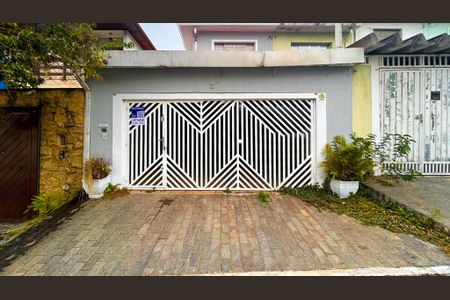 Casa à venda com 165m², 3 quartos e 2 vagas Casa à venda com 165m², 3 quartos e 2 vagasFachada