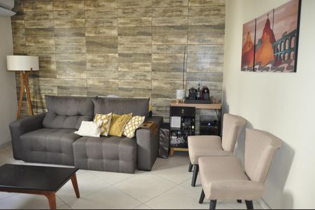 Casa de condomínio à venda com 110m², 4 quartos e 1 vagaSala