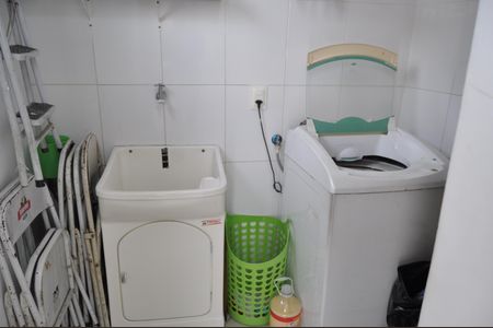 Casa de condomínio à venda com 110m², 4 quartos e 1 vagaLavanderia