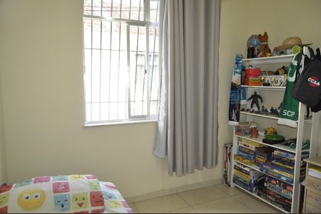 Casa de condomínio à venda com 110m², 4 quartos e 1 vagaQuarto 3