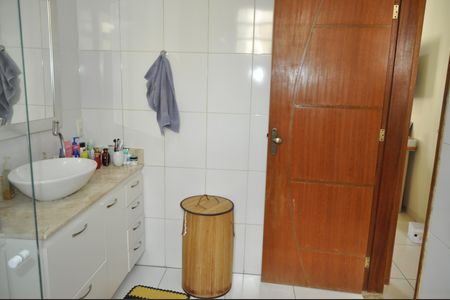 Casa de condomínio à venda com 110m², 4 quartos e 1 vagaBanheiro Social