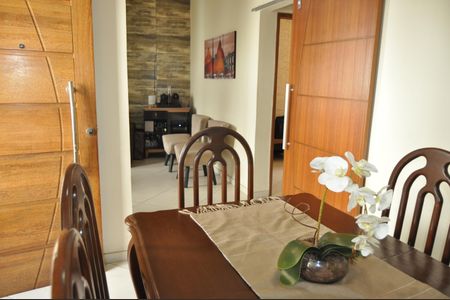 Casa de condomínio à venda com 110m², 4 quartos e 1 vagaSala de Jantar