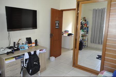 Casa de condomínio à venda com 110m², 4 quartos e 1 vagaQuarto 3