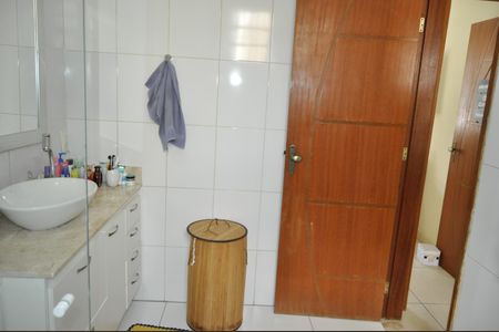 Casa de condomínio à venda com 110m², 4 quartos e 1 vagaBanheiro Social