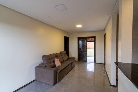 Casa à venda com 70m², 2 quartos e 2 vagasSala