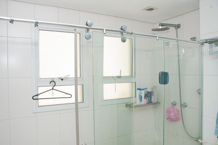 Apartamento à venda com 223m², 4 quartos e 4 vagasBanheiro da Suíte 1