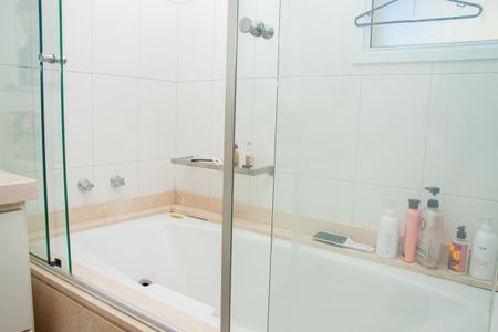 Apartamento à venda com 223m², 4 quartos e 4 vagasBanheiro da Suíte 1