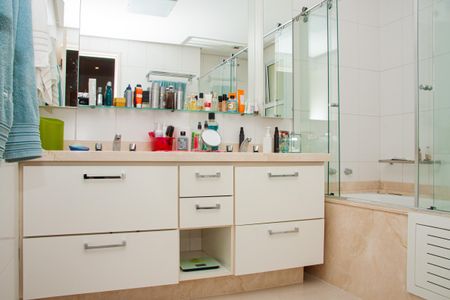 Apartamento à venda com 223m², 4 quartos e 4 vagasBanheiro da Suíte 1