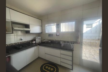 Casa à venda com 177m², 4 quartos e 2 vagas Casa à venda com 177m², 4 quartos e 2 vagasFoto 14