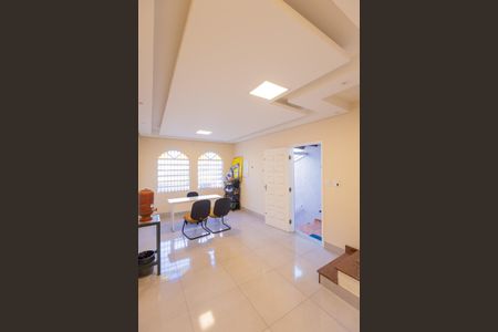 Casa à venda com 130m², 3 quartos e 2 vagasSala