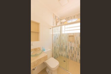 Casa à venda com 130m², 3 quartos e 2 vagasBanheiro Social