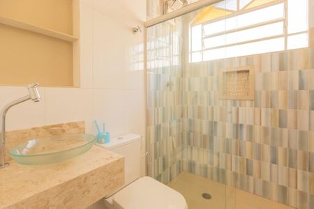 Casa à venda com 130m², 3 quartos e 2 vagasBanheiro Social