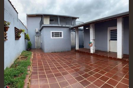 Casa à venda com 178m², 4 quartos e 5 vagasFoto 02