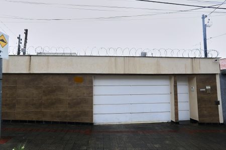 Casa à venda com 190m², 3 quartos e 2 vagasFachada