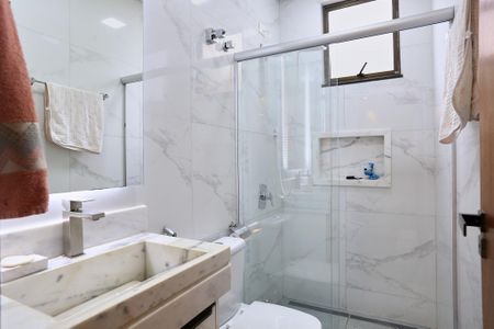 Casa à venda com 190m², 3 quartos e 2 vagasBanheiro