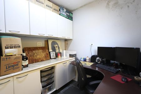 Casa à venda com 170m², 4 quartos e 2 vagasEscritório