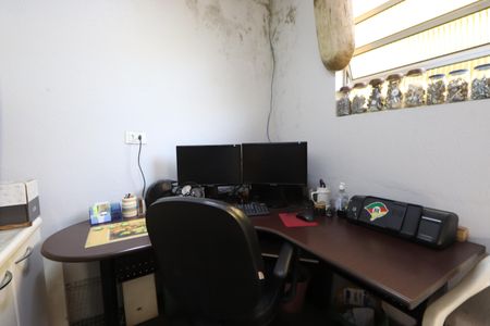 Casa à venda com 170m², 4 quartos e 2 vagasEscritório