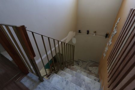 Casa à venda com 170m², 4 quartos e 2 vagasEscadas