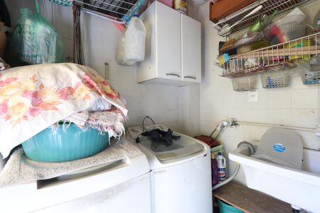 Casa à venda com 170m², 4 quartos e 2 vagasLavanderia